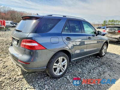 Trzecie zdjęcie samochodu z tyłu: 2013 MERCEDES-BENZ ML 350 4MATIC VIN:4JGDA5HB3DA245954 - miniatura