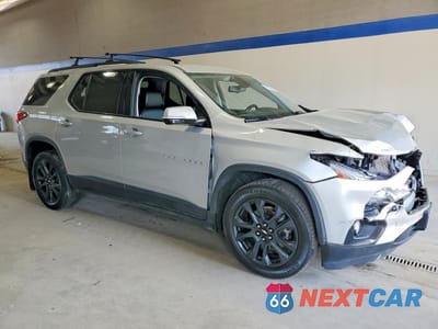 Czwarte zdjęcie samochodu z boku: 2020 CHEVROLET TRAVERSE RS VIN:1GNEVJKW3LJ308574 - miniatura