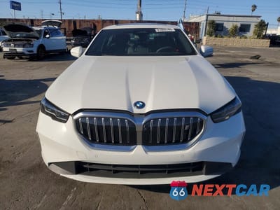 Piąte zdjęcie samochodu w środku: 2026 BMW I5 EDRIVE 40 VIN:WBY63HG00TCV40679 - miniatura