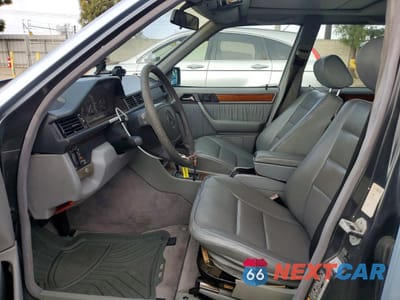 Zdjęcie 7 z 12 samochodu: 1995 MERCEDES-BENZ E 320 BASE VIN:WDBEA32E6SC241686 - miniatura