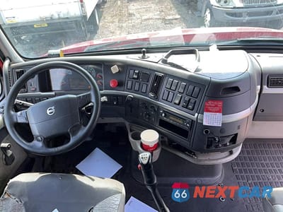 Zdjęcie 9 z 10 samochodu: 2012 VOLVO VN VNL VIN:4V4NC9EH6CN543929 - miniatura