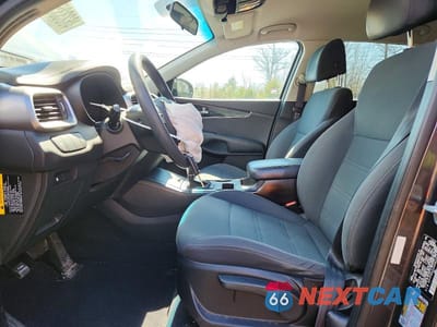 Zdjęcie 7 z 12 samochodu: 2017 KIA SORENTO LX VIN:5XYPG4A39HG295289 - miniatura