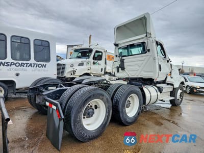 Czwarte zdjęcie samochodu z boku: 2025 INTERNATIONAL LT62F SEMI TRUCK VIN:3HSDZTZR2SN152423 - miniatura