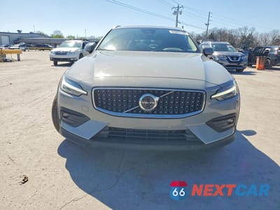 Piąte zdjęcie samochodu w środku: 2025 VOLVO V60 VIN:YV4L12WK6S2146616 - miniatura