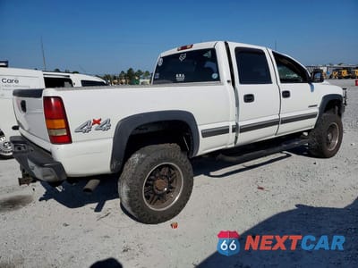 Trzecie zdjęcie samochodu z tyłu: 2001 CHEVROLET SILVERADO K2500 HEAVY DUTY VIN:1GCHK23U11F162774 - miniatura