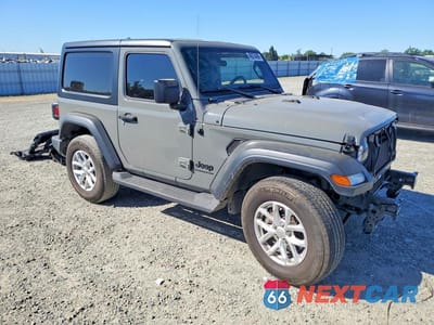 Czwarte zdjęcie samochodu z boku: 2023 JEEP WRANGLER SPORT VIN:1C4HJXAG1PW654758 - miniatura