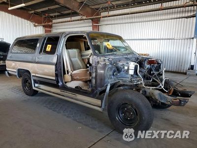 Czwarte zdjęcie samochodu z boku: 1987 CHEVROLET SUBURBAN R20 VIN:1GCGR26N8HF133214 - miniatura