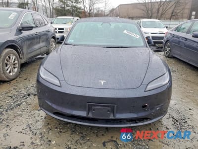 Piąte zdjęcie samochodu w środku: 2024 TESLA MODEL 3 VIN:5YJ3E1EB7RF732882 - miniatura