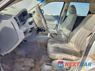 Zdjęcie 7 z 13 samochodu: 2006 JEEP GRAND CHEROKEE LAREDO VIN:1J4GR48K56C262731 - miniatura