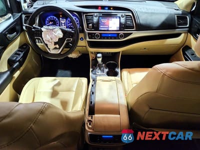 Zdjęcie 8 z 13 samochodu: 2019 TOYOTA HIGHLANDER XLE VIN:5TDJZRFH7KS572744 - miniatura