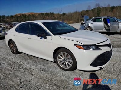Czwarte zdjęcie samochodu z boku: 2020 TOYOTA CAMRY LE VIN:4T1C11AK7LU917512 - miniatura