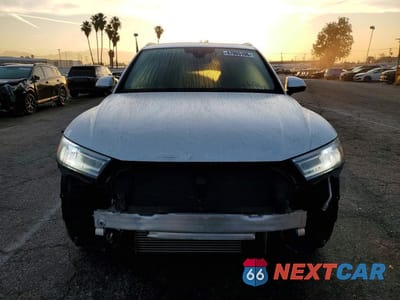 Piąte zdjęcie samochodu w środku: 2019 AUDI Q5 PREMIUM VIN:WA1ANAFY2K2083747 - miniatura