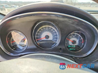Zdjęcie 9 z 12 samochodu: 2012 CHRYSLER 200 LX VIN:1C3CCBAB5CN282311 - miniatura