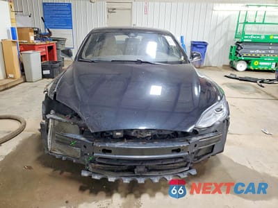 Piąte zdjęcie samochodu w środku: 2015 TESLA MODEL S VIN:5YJSA1E25FF117914 - miniatura