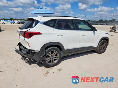 Trzecie zdjęcie samochodu z tyłu: 2023 KIA SELTOS S VIN:KNDEU2AAXP7374887 - miniatura