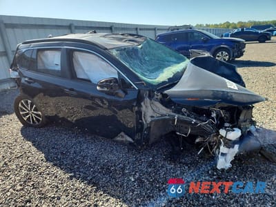 Czwarte zdjęcie samochodu z boku: 2023 TOYOTA COROLLA CROSS XLE VIN:7MUEAAAG0PV063343 - miniatura