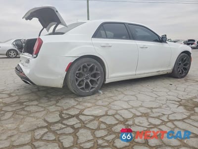 Trzecie zdjęcie samochodu z tyłu: 2016 CHRYSLER 300 S VIN:2C3CCABG4GH223897 - miniatura