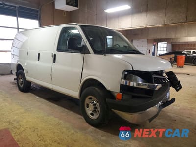 Czwarte zdjęcie samochodu z boku: 2014 CHEVROLET EXPRESS 3500 CARGO DELIVERY VAN VIN:1GCZGTBG4E1158549 - miniatura