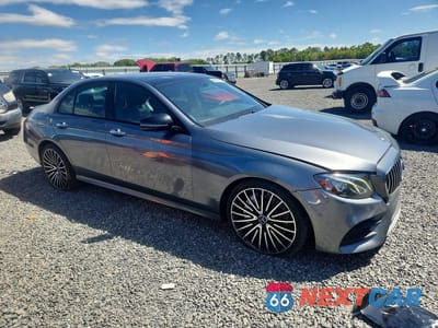Czwarte zdjęcie samochodu z boku: 2019 MERCEDES-BENZ E 300 VIN:WDDZF4JB9KA526059 - miniatura