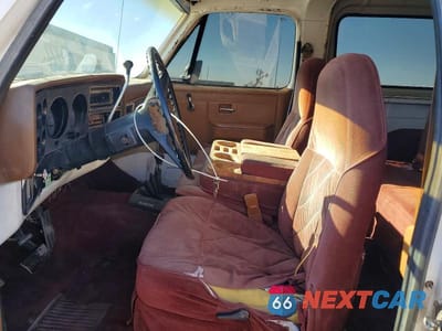Zdjęcie 7 z 13 samochodu: 1988 CHEVROLET BLAZER V10 VIN:1GNEV18K6JF180206 - miniatura