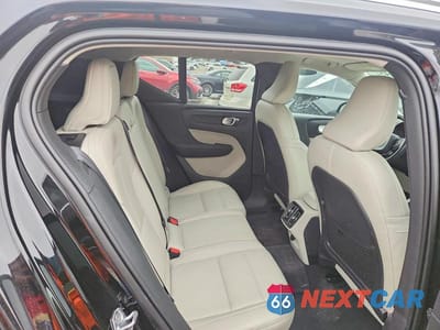 Zdjęcie 11 z 13 samochodu: 2020 VOLVO XC40 T5 MOMENTUM VIN:YV4162UK3L2277080 - miniatura