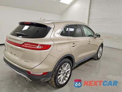 Trzecie zdjęcie samochodu z tyłu: 2017 LINCOLN MKC RESERVE VIN:5LMCJ3C9XHUL47502 - miniatura