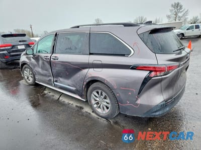 Drugie zdjęcie samochodu z przodu: 2021 TOYOTA SIENNA VIN:5TDKRKEC6MS049624 - miniatura
