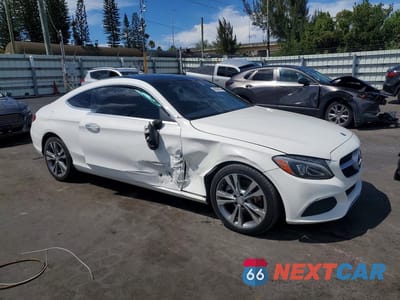 Czwarte zdjęcie samochodu z boku: 2017 MERCEDES-BENZ C 300 4MATIC VIN:WDDWJ4KB6HF388850 - miniatura