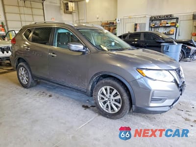 Czwarte zdjęcie samochodu z boku: 2017 NISSAN ROGUE SV VIN:KNMAT2MV2HP544483 - miniatura