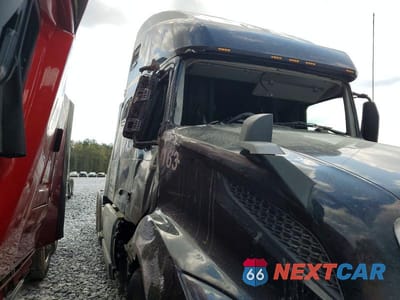 Zdjęcie 9 z 10 samochodu: 2021 VOLVO VNL SEMI TRUCK VIN:4V4NC9EG0MN271743 - miniatura