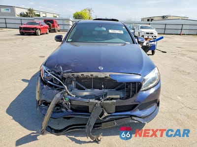 Piąte zdjęcie samochodu w środku: 2018 MERCEDES-BENZ C 300 VIN:55SWF4JB2JU264810 - miniatura
