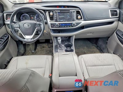 Zdjęcie 8 z 12 samochodu: 2018 TOYOTA HIGHLANDER LE PLUS VIN:5TDBZRFH7JS802981 - miniatura