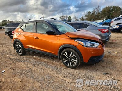 Czwarte zdjęcie samochodu z boku: 2018 NISSAN KICKS SV VIN:3N1CP5CU9JL543858 - miniatura