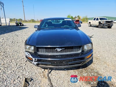 Piąte zdjęcie samochodu w środku: 2005 FORD MUSTANG VIN:1ZVFT80N655117407 - miniatura