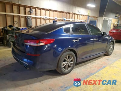 Trzecie zdjęcie samochodu z tyłu: 2019 KIA OPTIMA LX VIN:5XXGT4L30KG346442 - miniatura