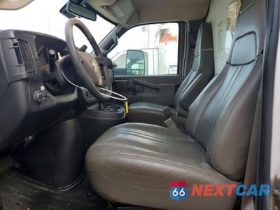 Zdjęcie 7 z 13 samochodu: 2021 GMC SAVANA BOX TRUCK VIN:7GZ37TC71MN013032 - miniatura