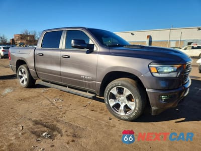 Czwarte zdjęcie samochodu z boku: 2023 RAM 1500 LARAMIE VIN:1C6SRFJT2PN602641 - miniatura