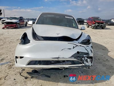 Piąte zdjęcie samochodu w środku: 2023 TESLA MODEL Y VIN:7SAYGDEE1PA123585 - miniatura