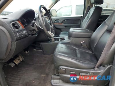 Zdjęcie 7 z 13 samochodu: 2014 GMC YUKON XL K1500 SLT VIN:1GKS2KE74ER209222 - miniatura