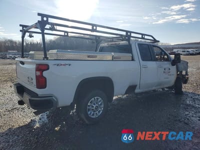 Trzecie zdjęcie samochodu z tyłu: 2021 CHEVROLET SILVERADO K2500 HEAVY DUTY LT VIN:1GC2YNE74MF182129 - miniatura