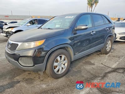 2013 KIA SORENTO LX 5XYKTCA61DG336387 - główne zdjęcie licytacji z USA - miniatura