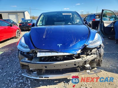 Piąte zdjęcie samochodu w środku: 2021 TESLA MODEL Y VIN:5YJYGDEE1MF258691 - miniatura
