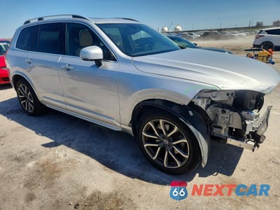 Czwarte zdjęcie samochodu z boku: 2018 VOLVO XC90 T6 VIN:YV4A22PK4J1372452 - miniatura