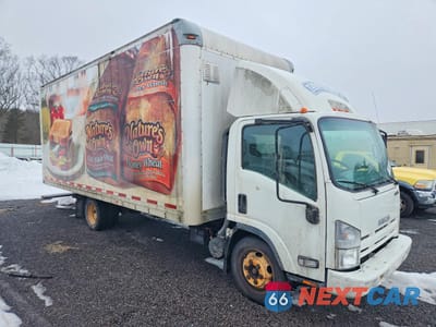 Czwarte zdjęcie samochodu z boku: 2015 ISUZU NPR HD DELIVERY TRUCK VIN:54DC4W1B1FS808211 - miniatura