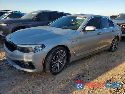 2018 BMW 530E WBAJA9C50JB033015 - główne zdjęcie licytacji z USA - miniatura