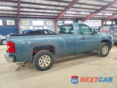 Trzecie zdjęcie samochodu z tyłu: 2013 CHEVROLET SILVERADO K1500 VIN:1GCNKPEA7DZ203561 - miniatura