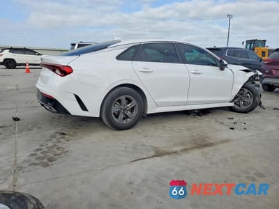 Trzecie zdjęcie samochodu z tyłu: 2024 KIA K5 LXS VIN:5XXG14J27RG253458 - miniatura
