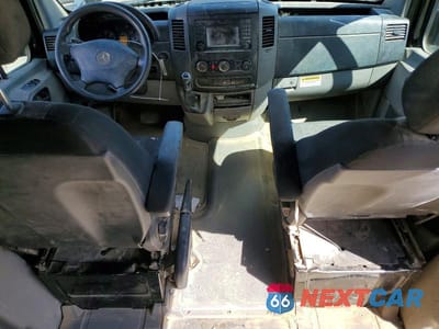 Zdjęcie 8 z 13 samochodu: 2017 MERCEDES BENZ SPRINTER 2500 VIN:WD4PE7CD7HP381426 - miniatura