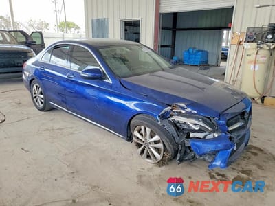 Czwarte zdjęcie samochodu z boku: 2019 MERCEDES-BENZ C 300 VIN:55SWF8DB1KU294417 - miniatura