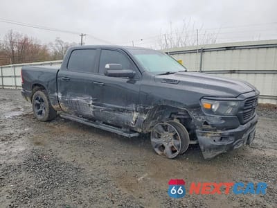 Czwarte zdjęcie samochodu z boku: 2019 RAM 1500 BIG HORN VIN:1C6SRFFT6KN614177 - miniatura